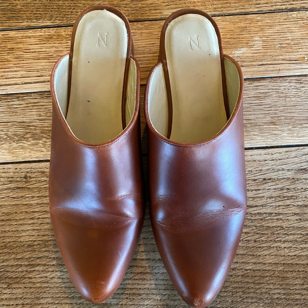NISOLO Mariella Mule Brandy (Size: 9.5)